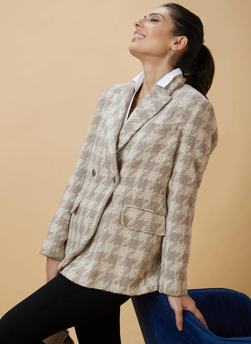 globus Globus Women Beige Checked Notched Lapel Acrylic Overcoats